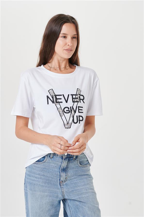 Remera Never Give Up Bordada GU2123