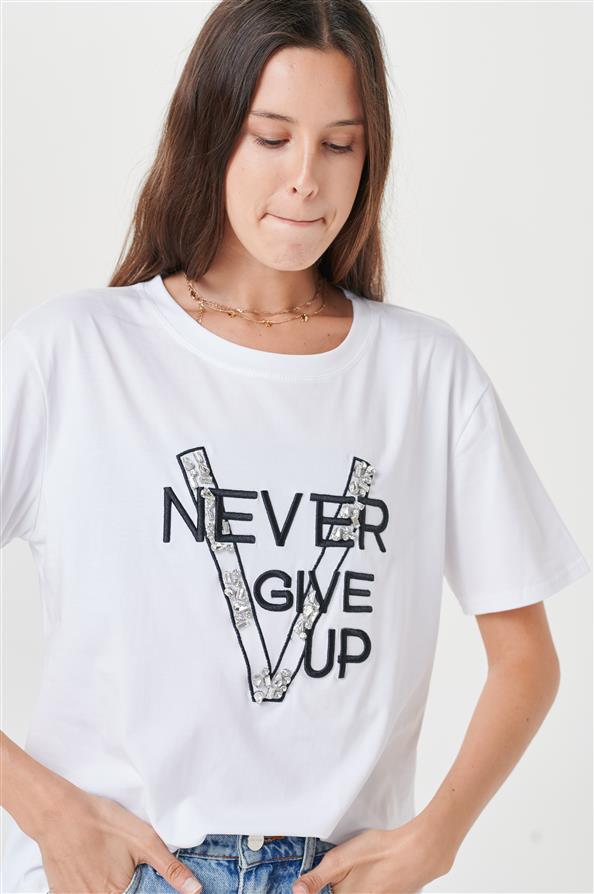 Remera Never Give Up Bordada GU2123