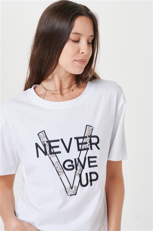 Remera Never Give Up Bordada GU2123