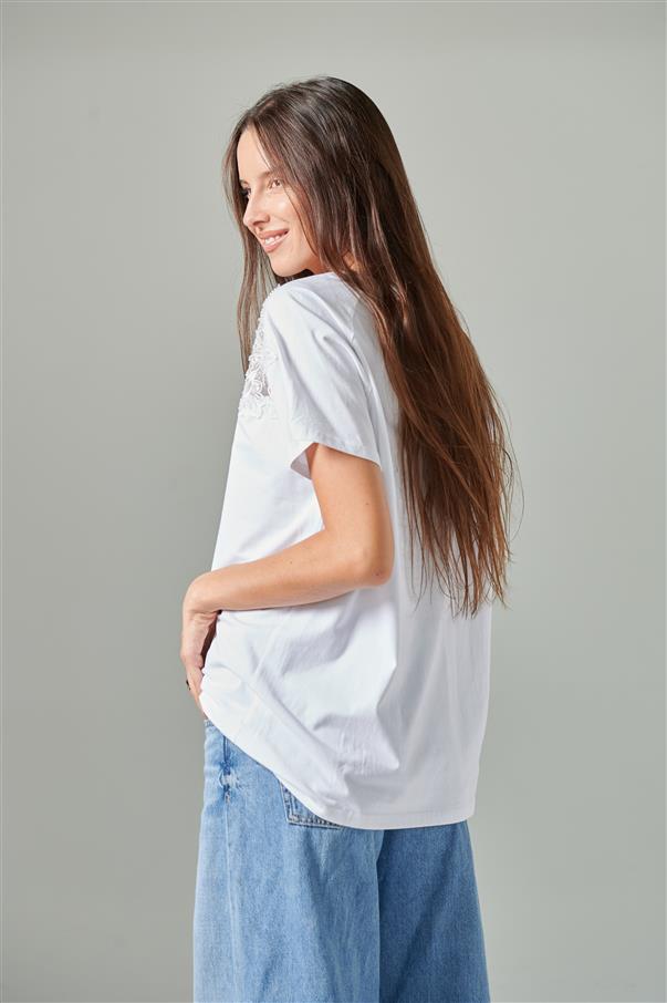 Remera Epic con Detalle Tul Bordado con Canutillos GU36202