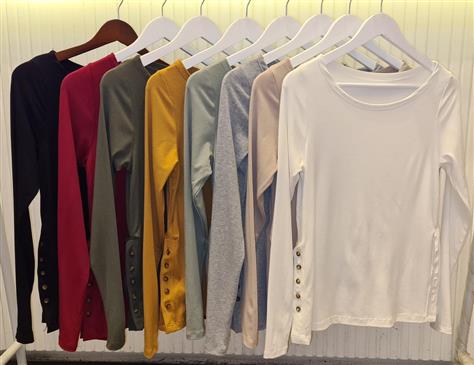 Remera Krell Botones Laterales Rib Elastizado